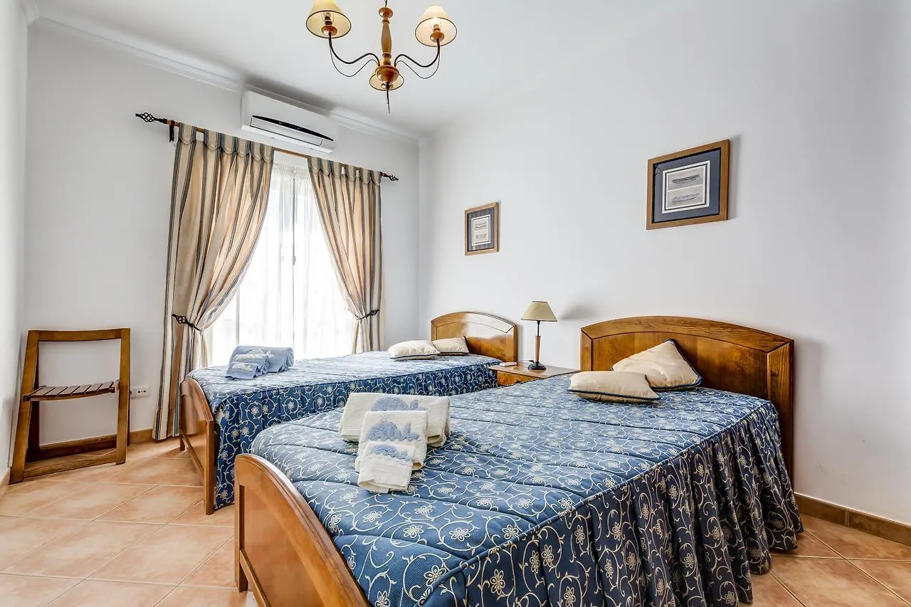 Bougainvilleas Villa - Private Pool And Parking, Nearby Beach Altura 0*,  Portugal