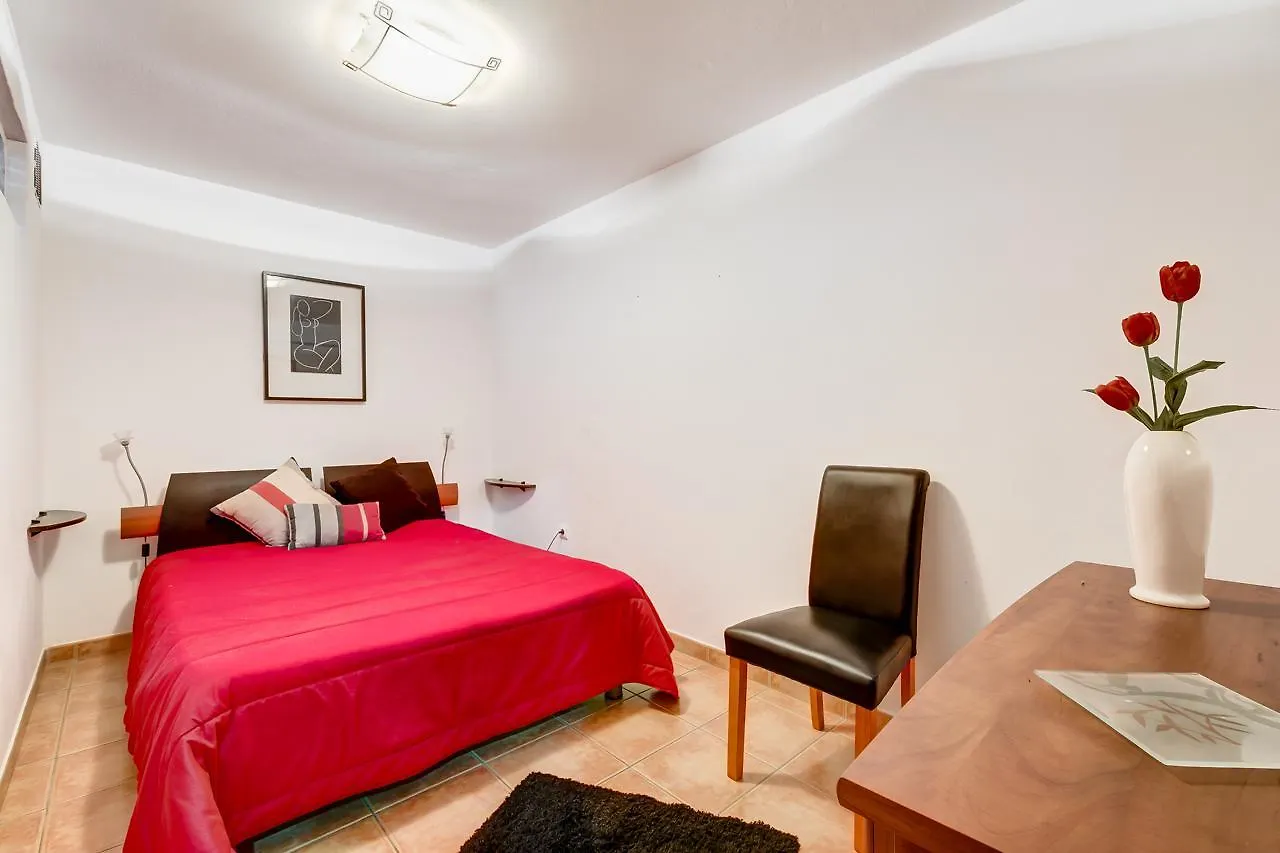Bougainvilleas Villa - Private Pool And Parking, Nearby Beach Altura 0*,  Portugal